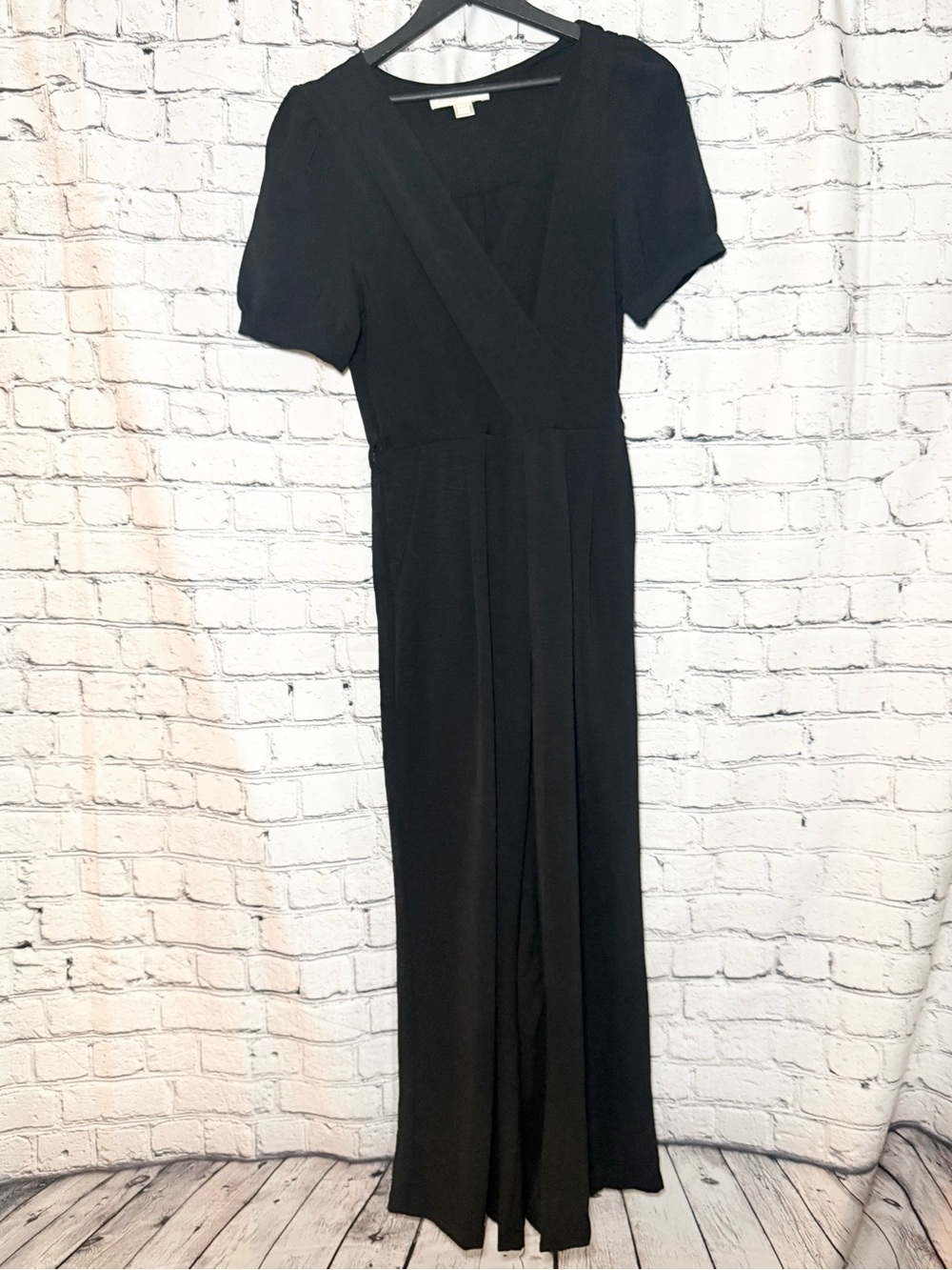 Monteau. Black jumper. Size L